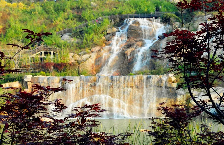 徐州無(wú)廢公園&middot;金龍湖宕口公園（東珠山宕口公園）