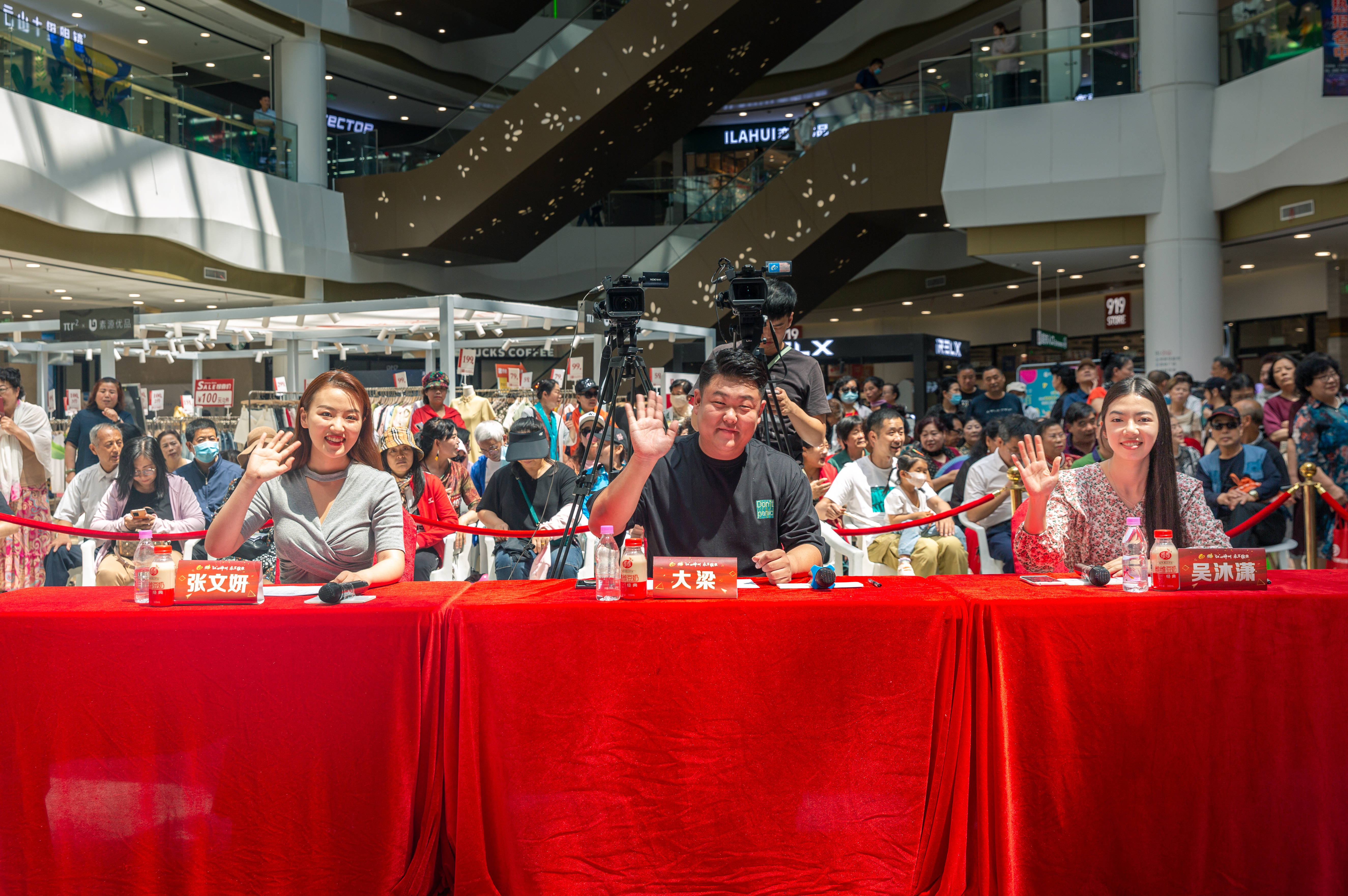 &ldquo;紅&rdquo;動神州 樂享維維 徐視融媒大梁合唱團(tuán)鼓樓廣場精彩瞬間！