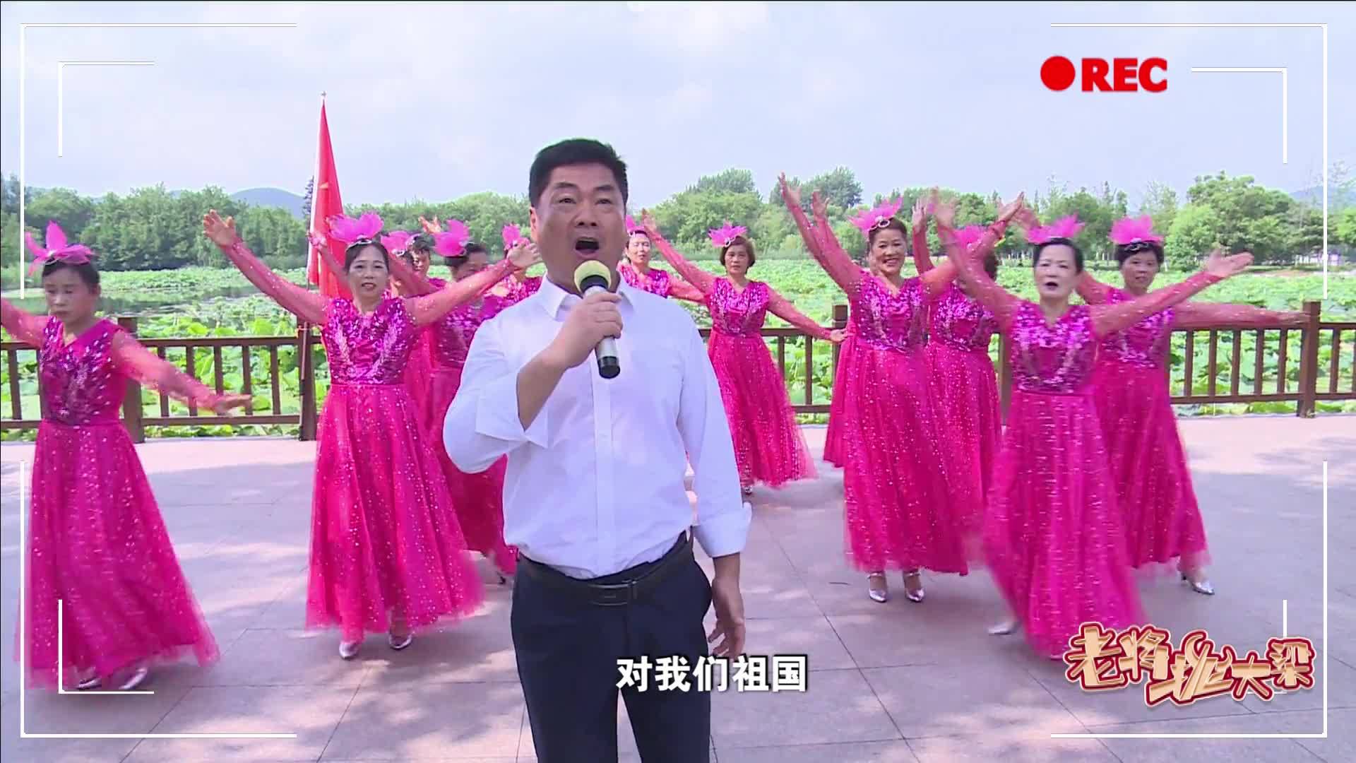 愛(ài)黨之情溢于言表，用歌聲與舞蹈抒發(fā)深厚感情