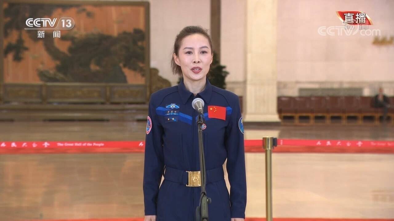 去年今天我和戰(zhàn)友出征太空，今年此刻我站在黨代表通道