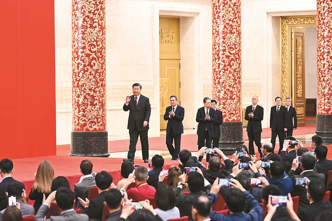 光榮和夢想的遠(yuǎn)征&mdash;&mdash;習(xí)近平等二十屆中共中央政治局常委同中外記者見面會(huì)側(cè)記