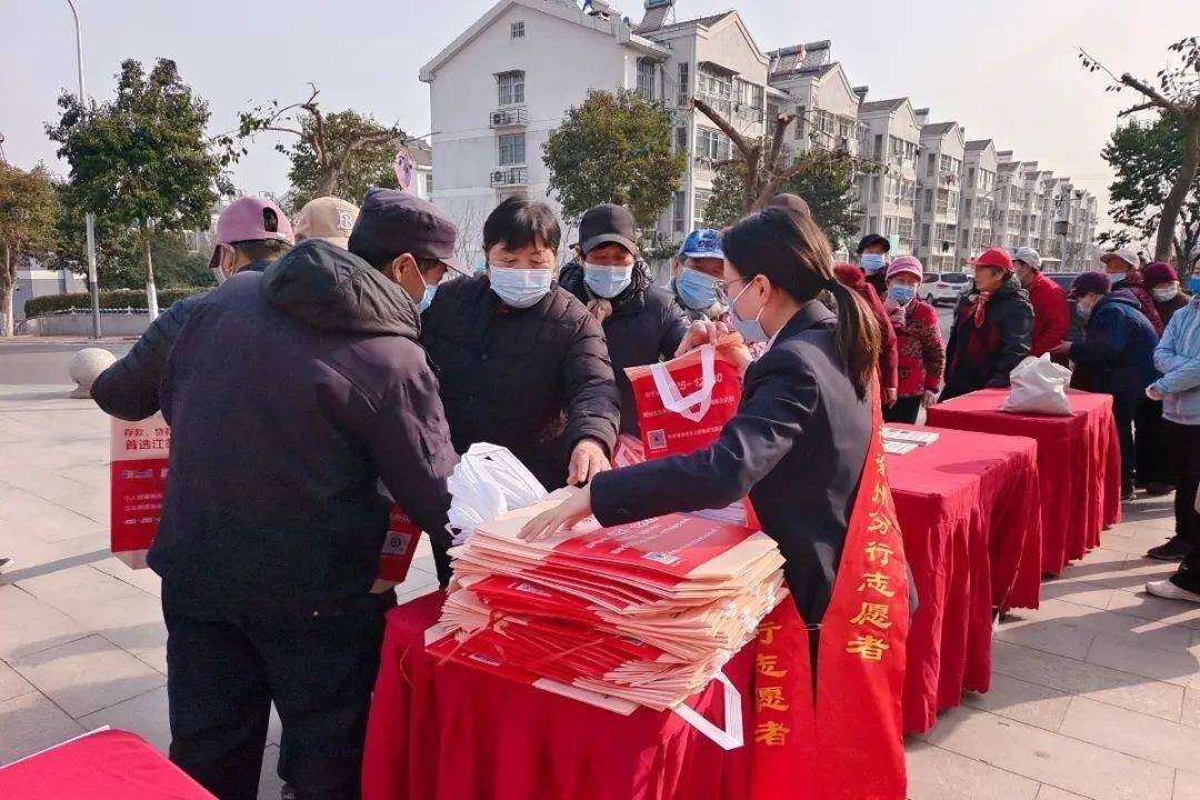 徐州經(jīng)開區(qū)前蟠桃社區(qū)：學(xué)雷鋒志愿服務(wù)&ldquo;集市&rdquo;貼心又暖心