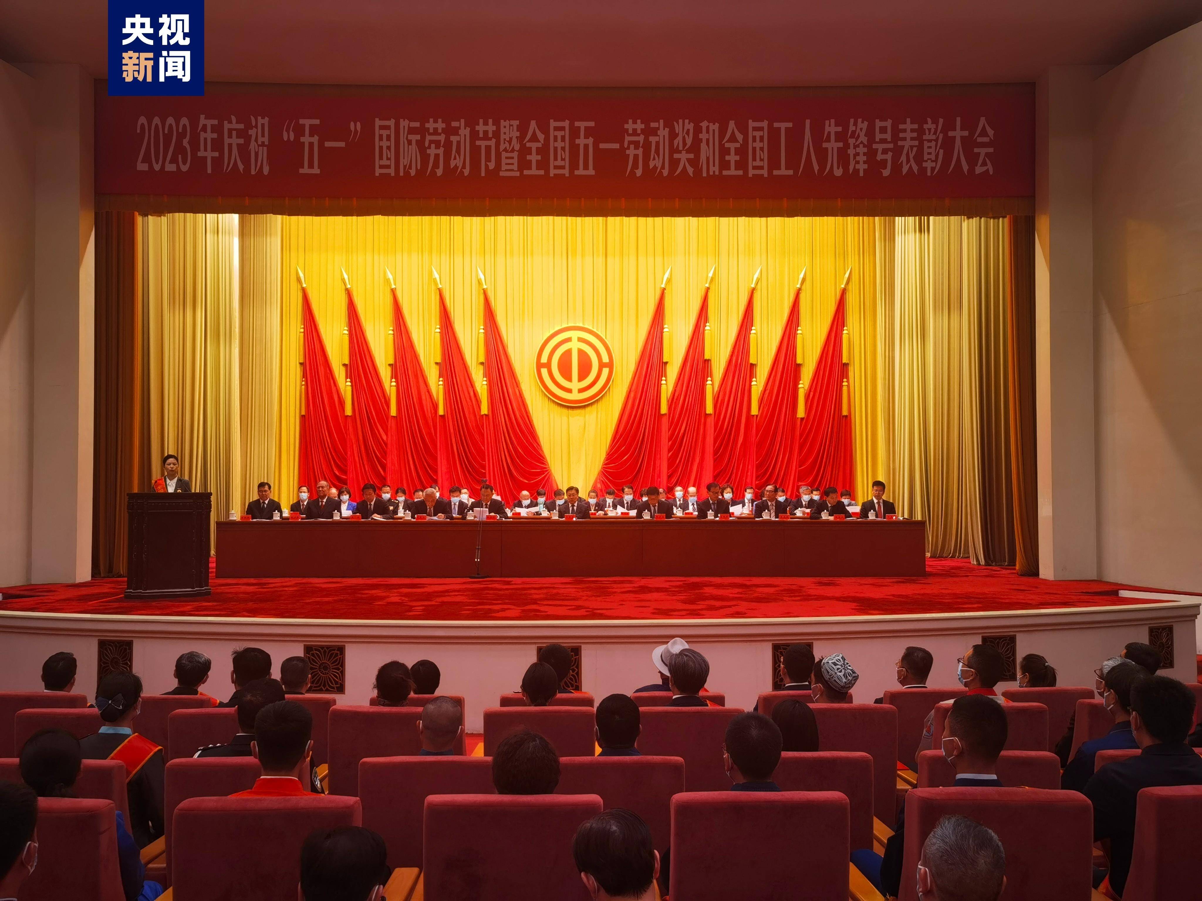 1035人被授予全國五一勞動獎?wù)?產(chǎn)業(yè)工人占比超四成