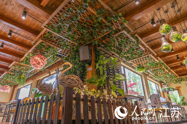 森林公園里的音樂餐廳。人民網(wǎng) 馬燾燾攝