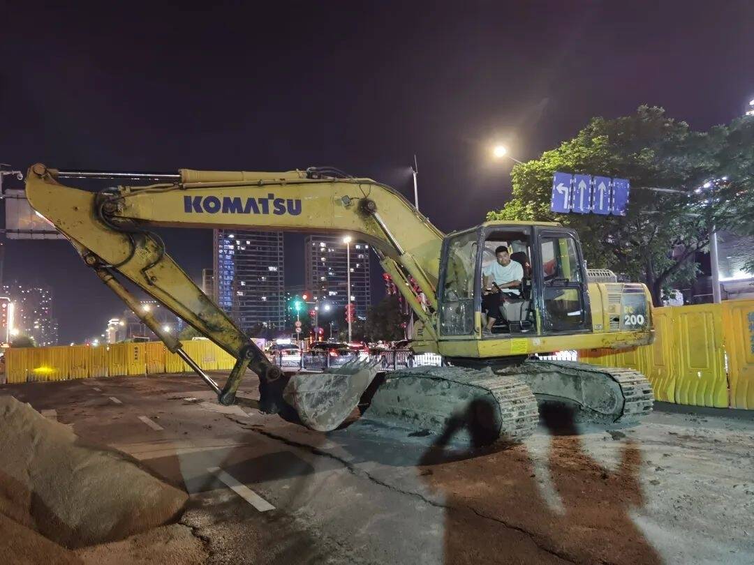 正在搶修！中山北路一路面發(fā)生塌陷