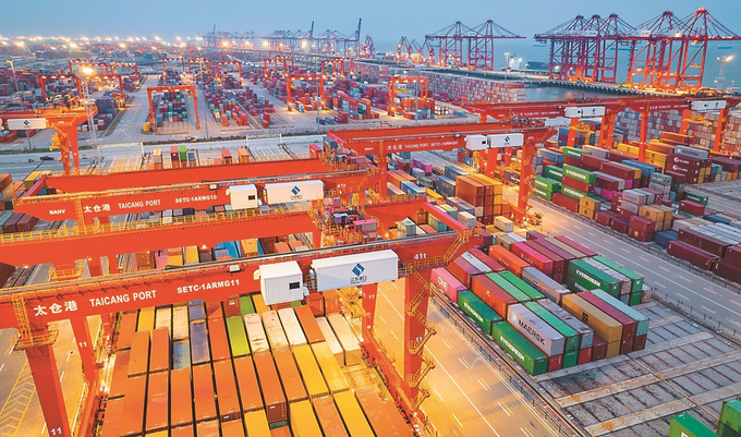 蘇州港太倉港區(qū)集裝箱碼頭。計(jì)海新 攝