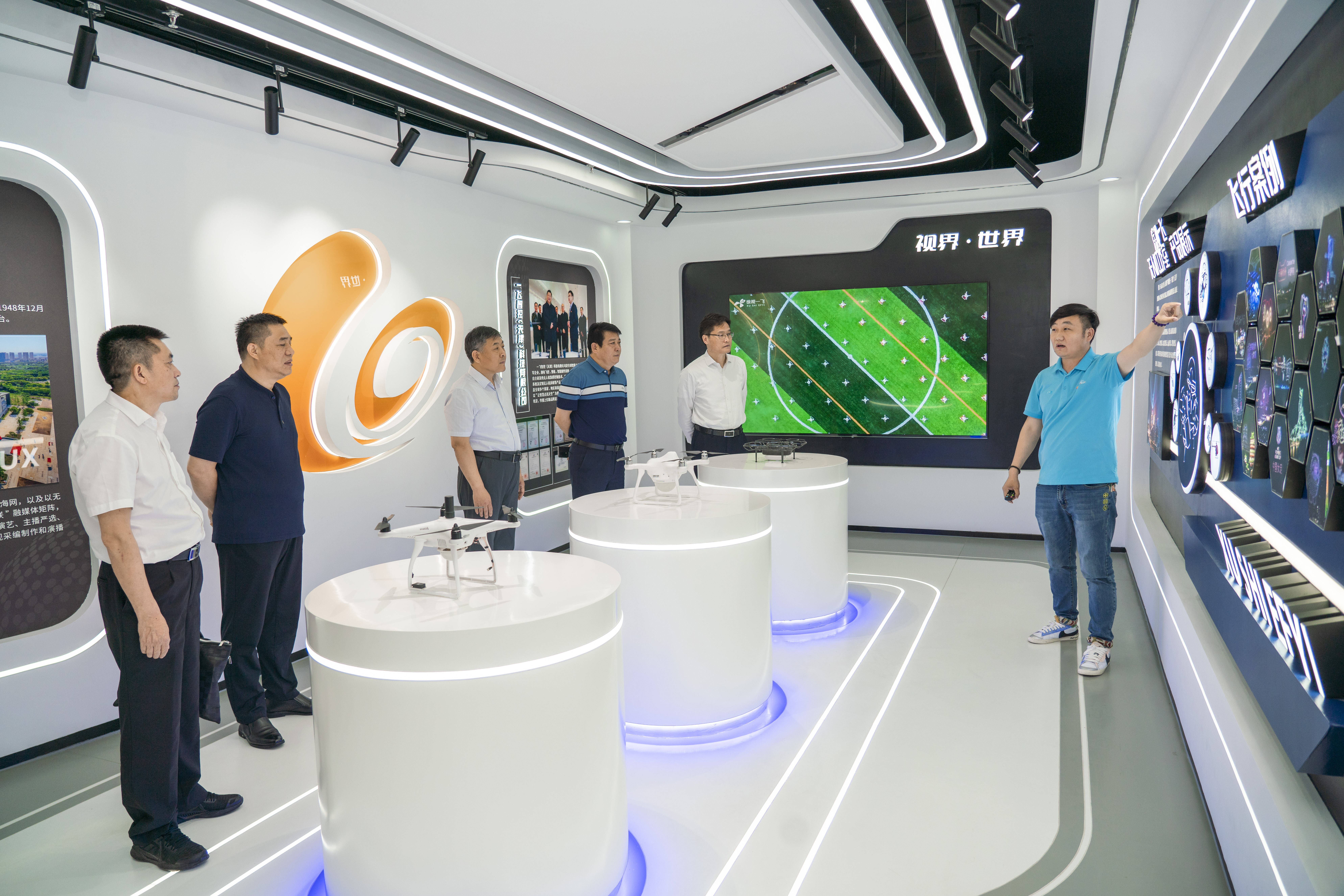 領(lǐng)導(dǎo)參觀工作室