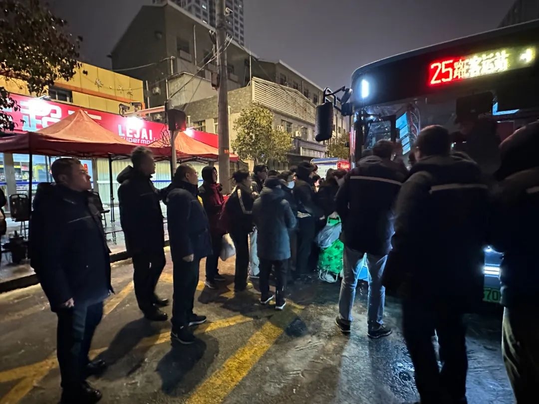 迎戰風雪 保障出行！徐州公交集團全力做好極端天氣運輸保障工作