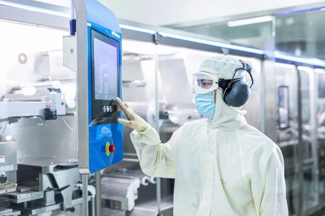 南京正大天晴堅持“智能化改造 數(shù)字化轉型”的探索與實踐，推動生產管控一體化建設。企業(yè)供圖