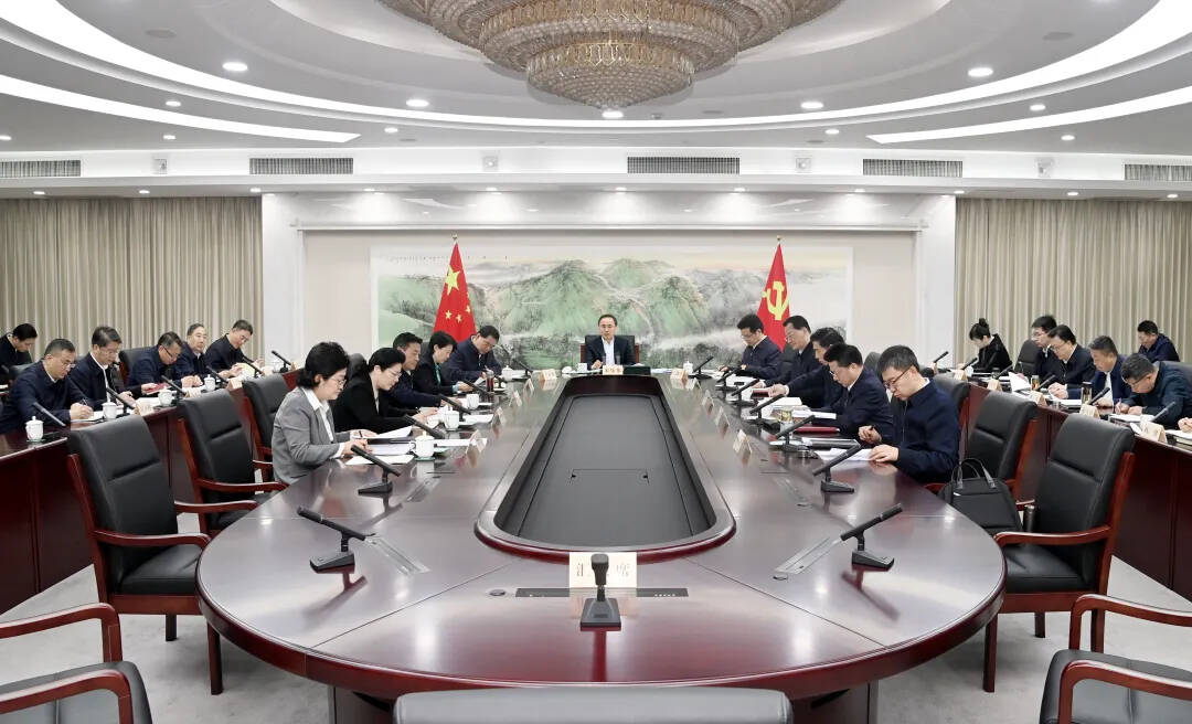 市委常委會召開會議學習貫徹習近平總書記重要講話精神 加快培育發(fā)展新質(zhì)生產(chǎn)力 更好統(tǒng)籌推進高質(zhì)量發(fā)展和高水平安全