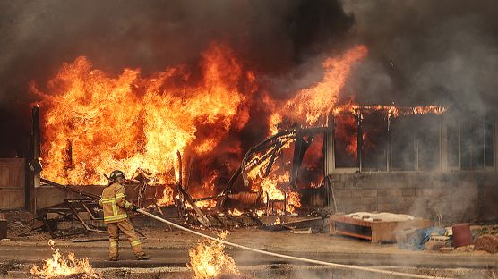 救援山火直升機(jī)墜毀，飛行員遇難