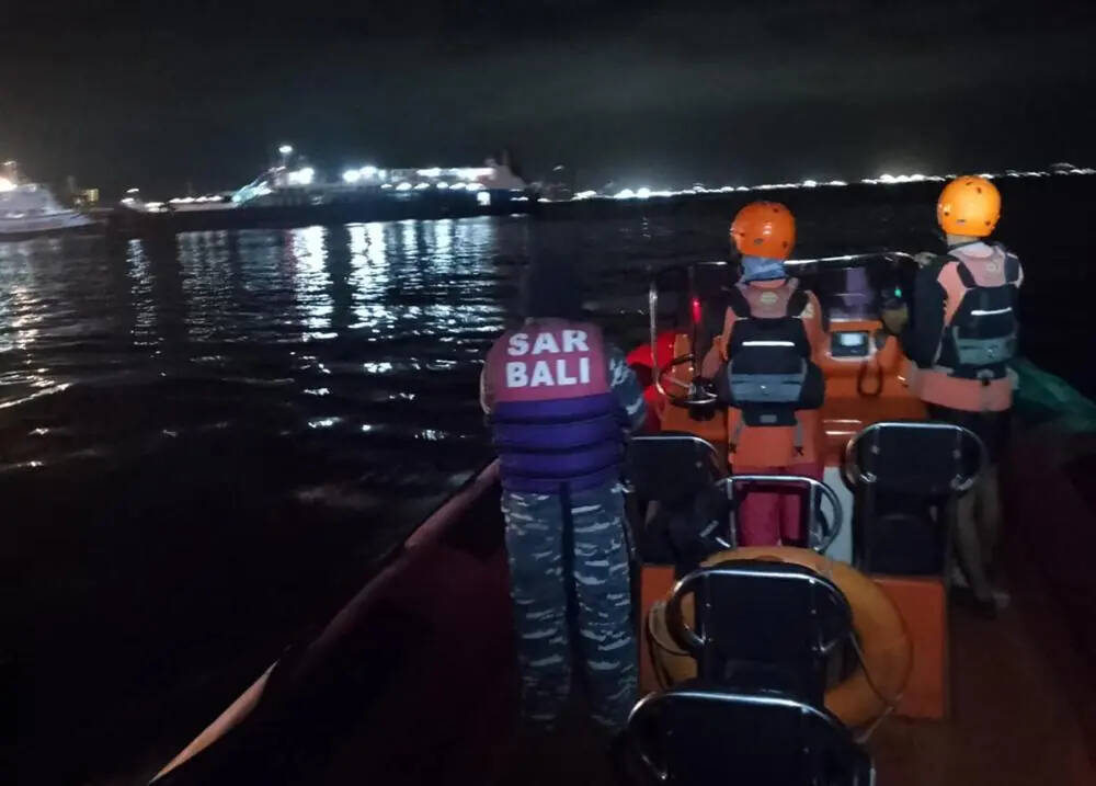 印尼一艘載有65人的船只在巴厘海峽沉沒