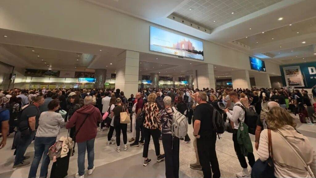 超20000名旅客滯留！&ldquo;迪拜機(jī)場已經(jīng)沒有航班了&rdquo;