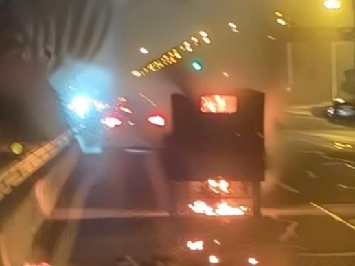 三輪車(chē)起火車(chē)主身上棉衣被引燃！市民徒手扒衣滅火救人，謙稱(chēng)&ldquo;舉手之勞&rdquo;