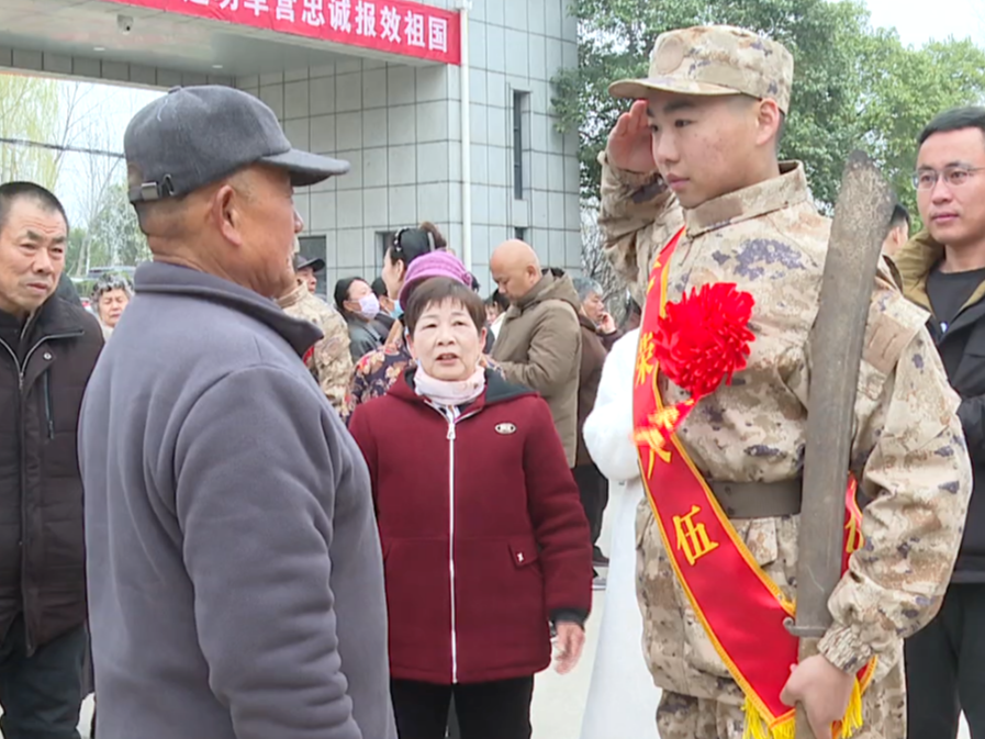 霸氣的&ldquo;禮物&rdquo;： 賡續(xù)紅色血脈 報國無上光榮