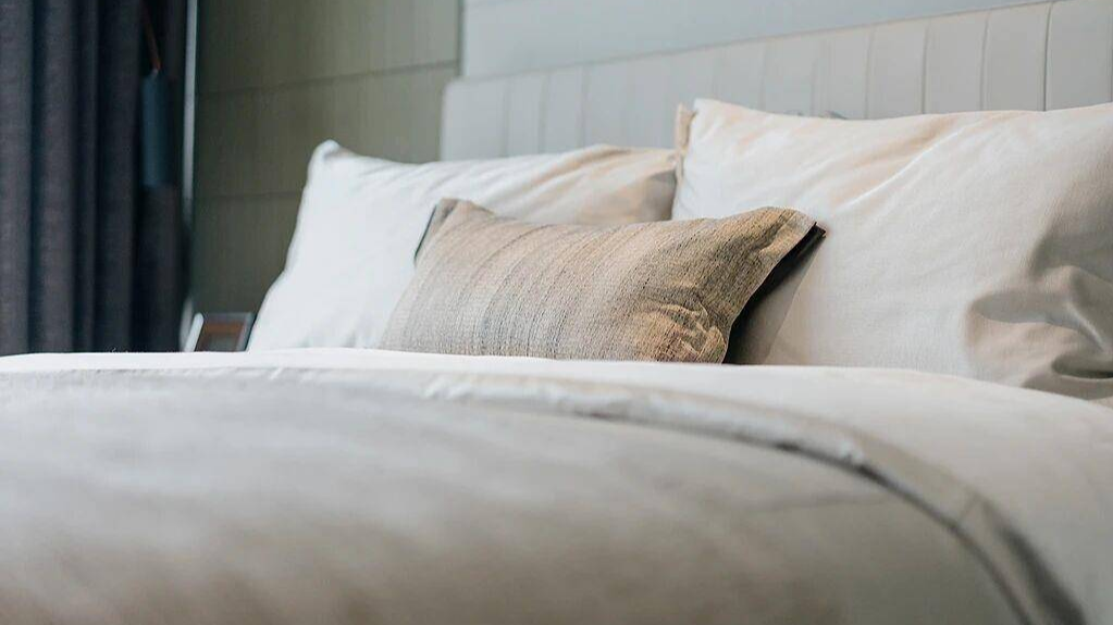 床上最臟的一個(gè)地方 很多人從來(lái)沒(méi)洗過(guò)