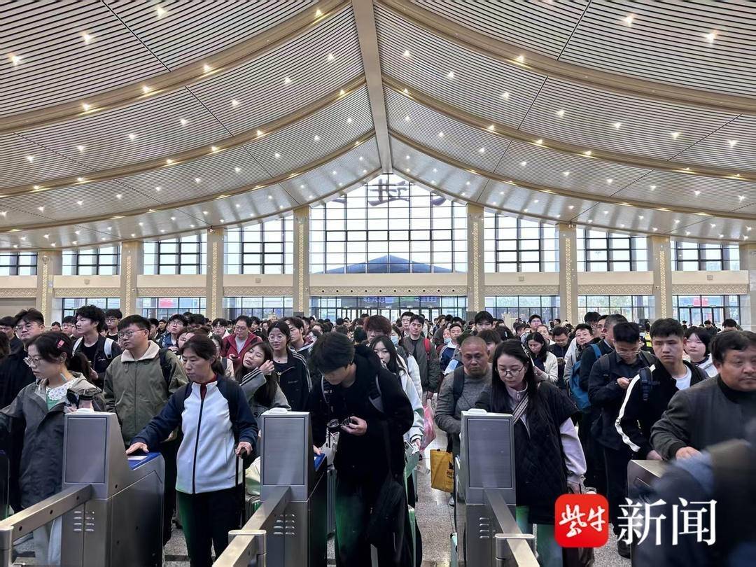 清明小長假首日 長三角鐵路預(yù)計(jì)發(fā)送旅客455萬人次