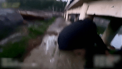 凌晨5點！銅山民輔警縱身跳水，拼力救起落水老人