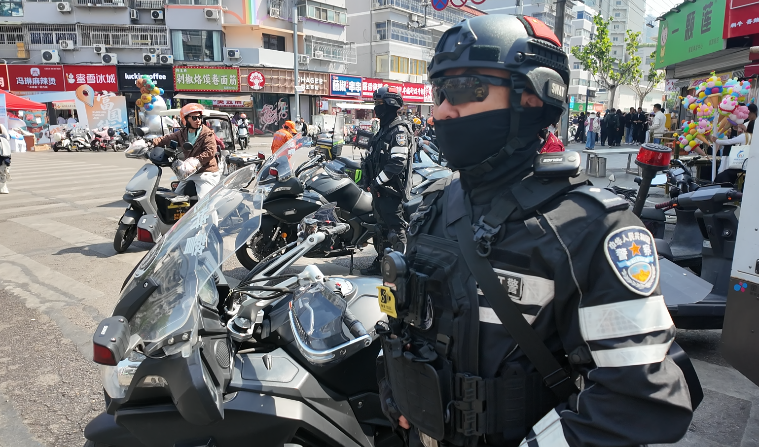 藏藍長護  城市長紅