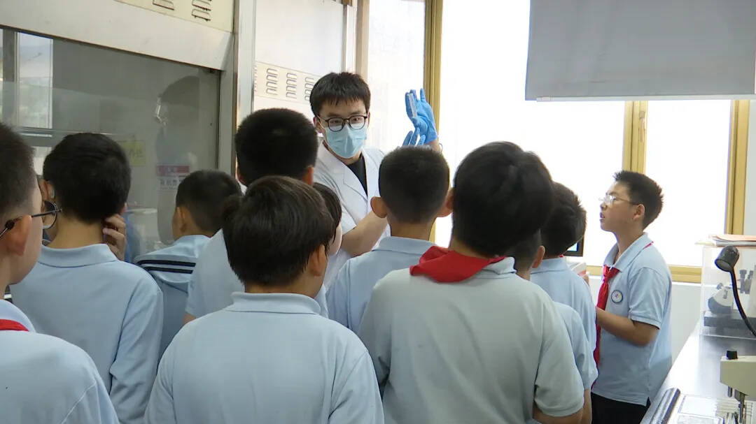 顯微鏡下的肥肉長這樣！小學(xué)生看完：奶茶我不喝了
