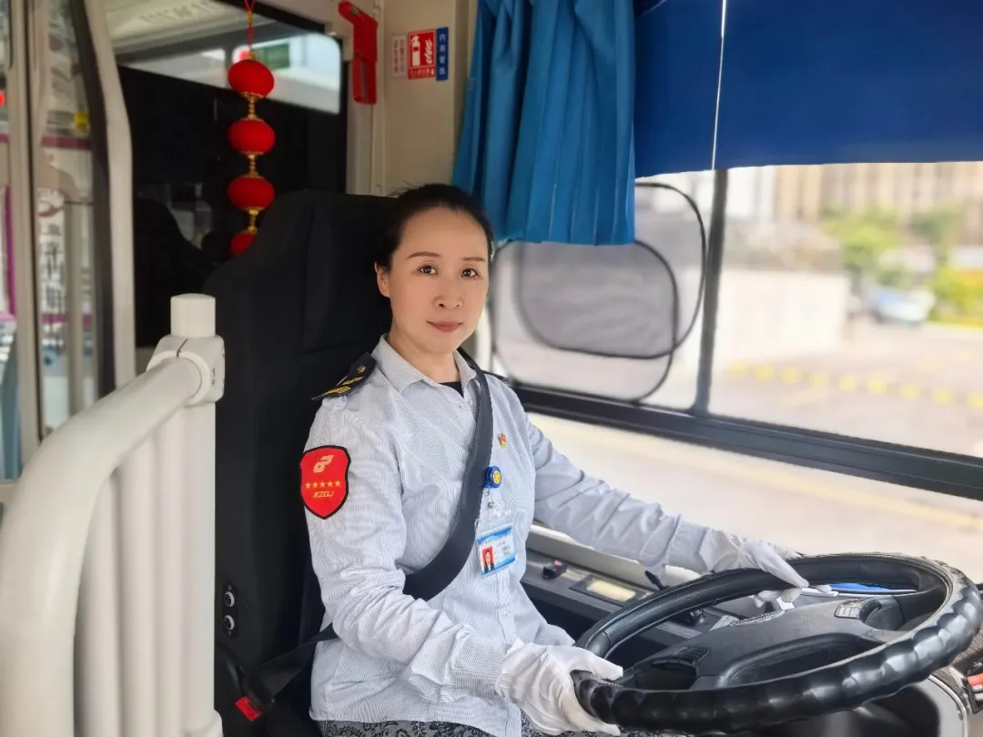 【身边榜样】1路驾驶员刘妮莎：方寸车厢守初心