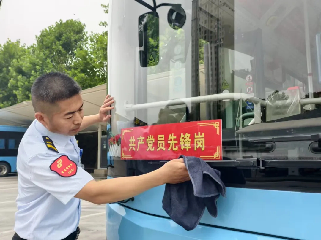 【身边榜样】手握方向盘守初心 情润车厢显担当