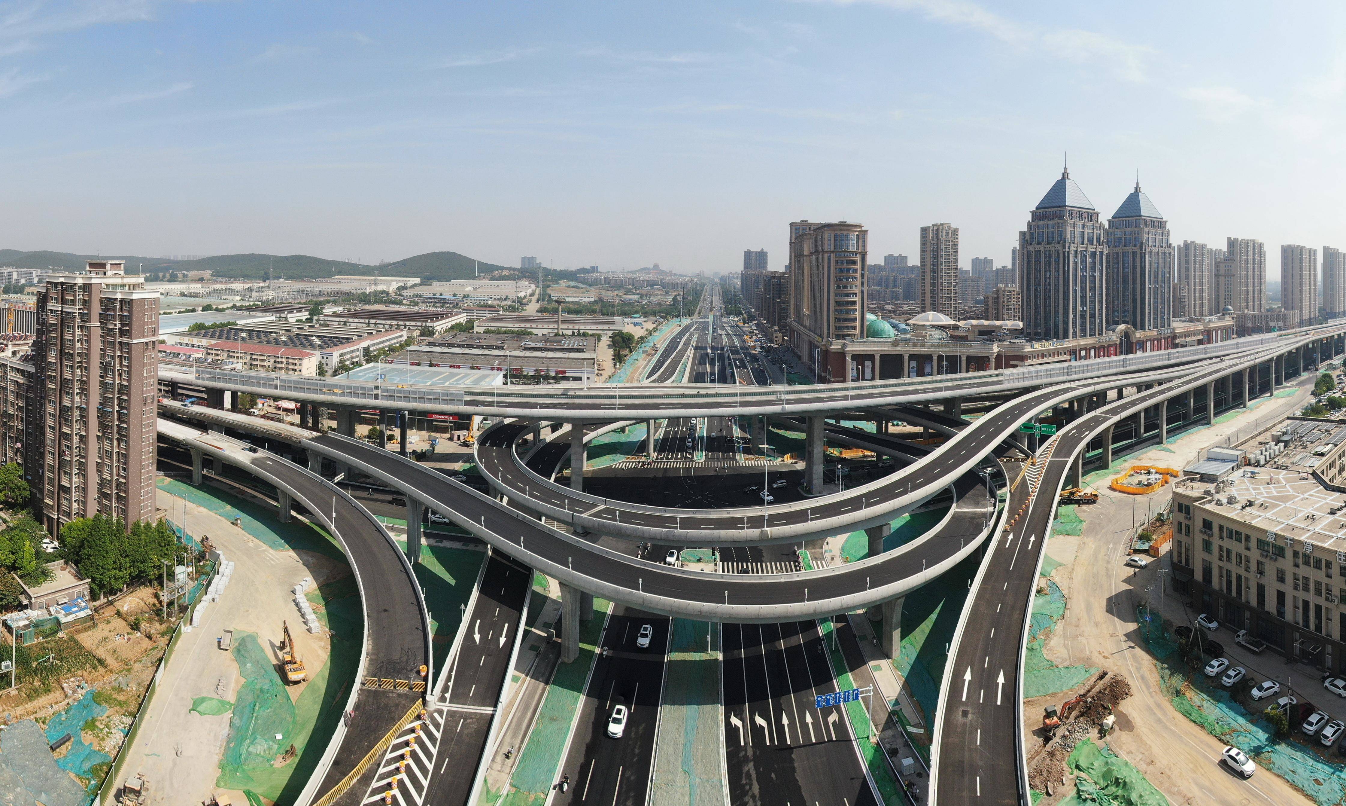 超牛7层全互通立交城东大道高架快速路工程这段路今天通车